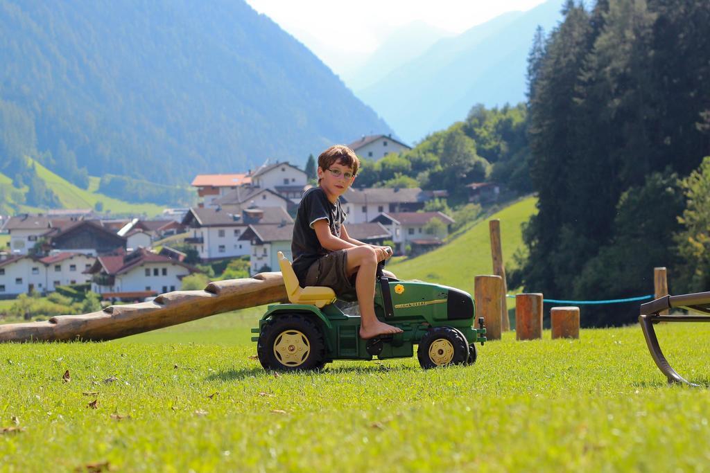 Ladestatthof Hotel Neustift im Stubaital Exterior photo